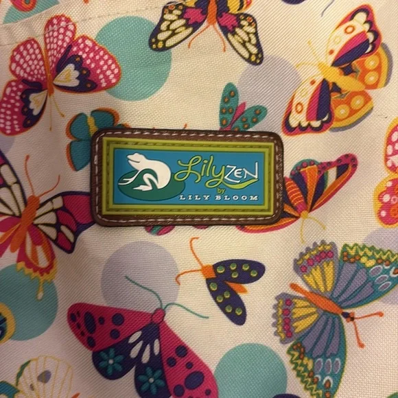 Lily Zen by Lily Bloom Butterfly Twister Morgan Weekender Bag. - Picture 2 of 13